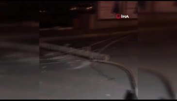 İzmir'de şiddetli fırtına şehri olumsuz etkiledi