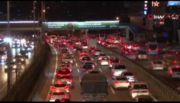 İstanbul'da ilk iş gününde trafik yüzde 60'ı gördü