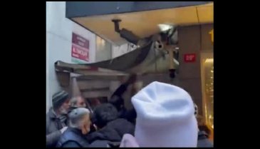 Tahtakale'de döviz izdihamı! Bantla kapattılar