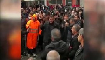 Esnaf, döviz kurundaki düşüşü halayla kutladı