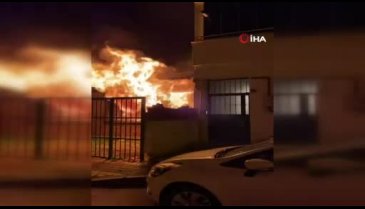 Bursa'da 600 yıllık türbenin bitişiğindeki evde yandı