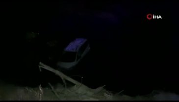 Bursa'da gece yarısı feci kaza! Dereye uçtular...