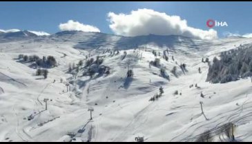 Uludağ kayakçıların gözdesi! Hafta içi de dolup taşıyor