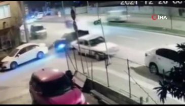 Bursa'da park halindeki araca çarptı, ne yapacağını şaşırdı