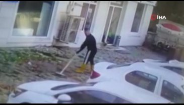 Bursa'da kaldırımı temizlerken köpeğin saldırısına uğradı
