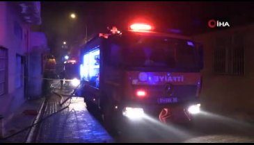 Adana'da müstakil ev yangında tamamen kül oldu