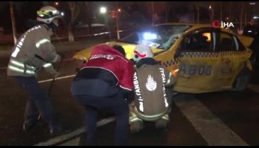 İstanbul'da feci kaza! Elektrik direğine...