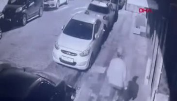 İstanbul Sultangazi'de beğenmediği ayakkabıya tükürdü