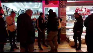 Tıraş sırası beklerken saldırıya uğradı