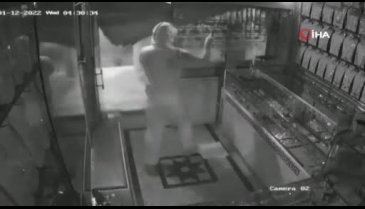 Saniyeler içinde kilolarca altın çaldılar