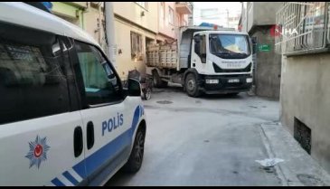 Bursa'da bir evden 3 kamyon çöp çıktı!
