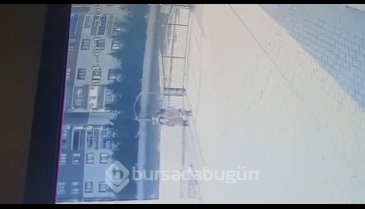 Bursa'da evin kapısını kartla açıp binlerce lira çaldılar