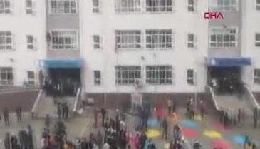 İstanbul Büyükçekmece'de öğrencilerin kar sevinci