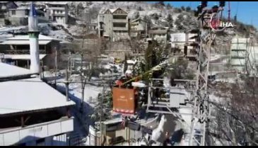 Bursa'da karlı yolları aşıp elektrik için mücadele veriyorlar