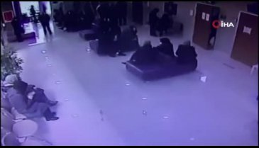 Hasta ve yakını doktora saldırdı!