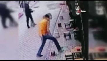 Önce adam bıçakladı, sonra kendi evini yaktı