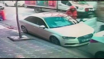 İstanbul Zeytinburnu'nda, kamyonun arasına sıkışan parmakları koptu