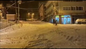 Bursa, Keles'te sokak ortasında kayak keyfi!