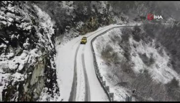 Bursa'da karda yolda kalanlar onu arıyor