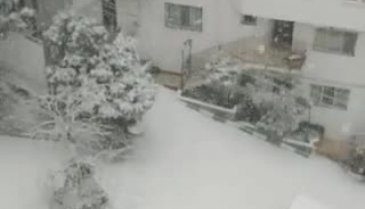 Bursa'da karla birlikte nadir görülen hava olayı -1