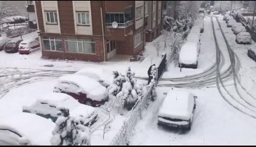 Bursa'da karla birlikte nadir görülen hava olayı