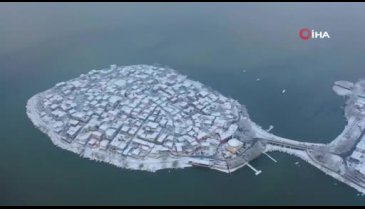 Türkiye'nin küçük Venedik'i Bursa Gölyazı beyaza büründü