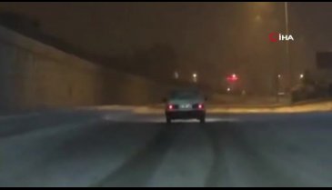 Bursa'da karda drift yapan araçlar kameraya yansıdı