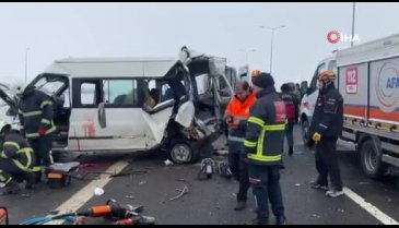 Ankara-Niğde Otoyolu'nda korkunç kaza! TIR, minibüse arkadan çarptı: 3 ölü