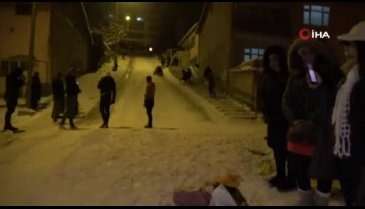 Kayak için akın ettiler, tehlikeyle burun buruna geldiler