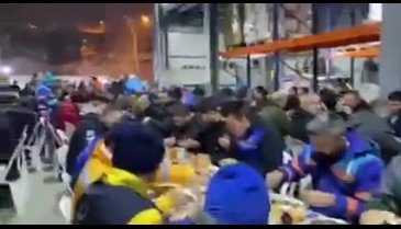 Hilmi Türkmen'den İstanbul'da karla mücadele eden personellere balık ziyafeti