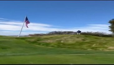 ABD'nin eski Başkanı Donald Trump, golf oynarken 2024 mesajı verdi