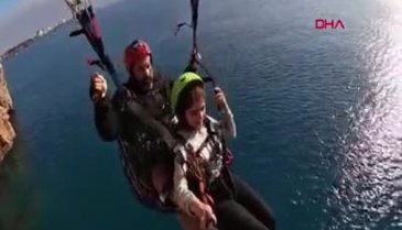 Antalya'da yamaç paraşütüne misina takıldı! O anlar kamerada