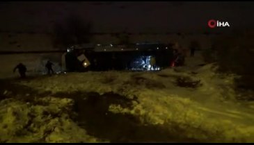 Tırla çarpışan yolcu otobüsü şarampole devrildi: 3'ü ağır 28 yaralı ( 2 )