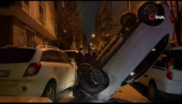 İlginç kaza! Park halindeki araçlara çarpıp havada asılı kaldı