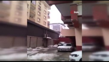 Terastan atlayan 18 yaşındaki genç kızın düşme anı kamerada!