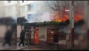 Bursa'da tek katlı ev alev alev yandı