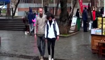 Bursa'da unutulan parayı sosyal medyadan bulduğu sahibine teslim etti
