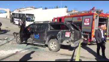 Halk otobüsü ile AFAD aracı çarpıştı: 1 ölü, 3 yaralı