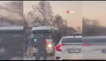 Bursa'da trafikte tekme tokat yol verme kavgası