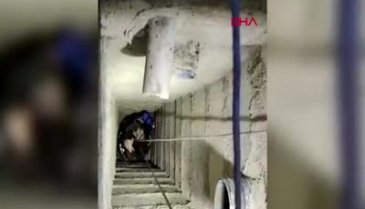 Yolda yürürken 15 metre derinliğindeki kanalizasyona düştü