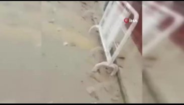 Kolombiya'da karakola motosikletle saldırı!