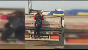Bursa'da okula yetişebilmek için tehlikeye atladı