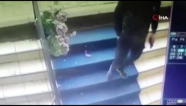İstanbul'da kuyumcuyu soymak istediler, imitasyon altınları alıp kaçtılar