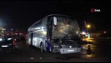 Bursa'da yol kapatan otobüs kazası: 20 kişi ölümden döndü!