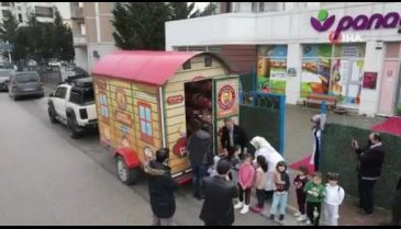 Ünlü oyuncu Bursa'da yüz güldürdü
