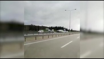 Bursa'da TIR devrildi!