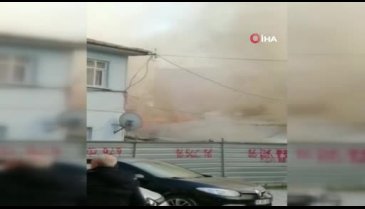 Bursa'da müstakil ev alevlere teslim oldu