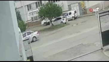 Bursa'da el frenini çekmeyi unuttu, başka araca çarparak durabildi