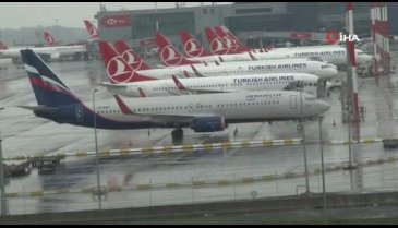 Hava sahaları kapandı, Rus uçağı İstanbul'da kaldı