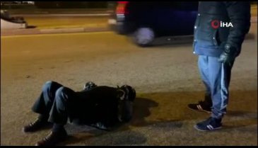 Bursa'da polis yaralının başında bekleyip moral verdi